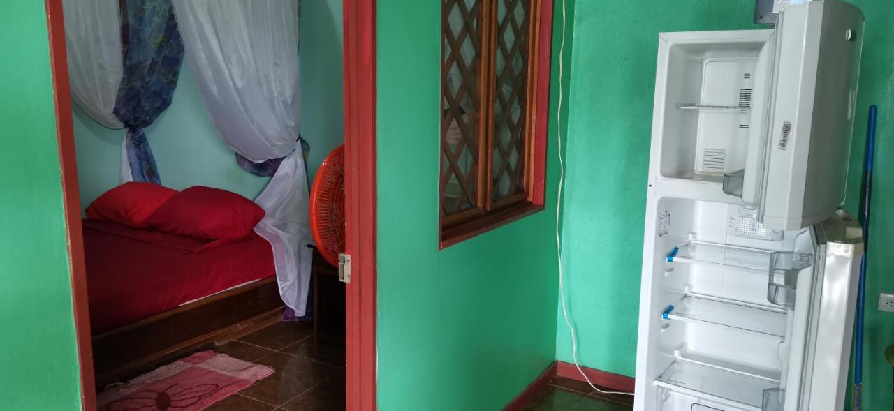 Cabinas Mitchaelle'S Puerto Viejo de Talamanca Buitenkant foto