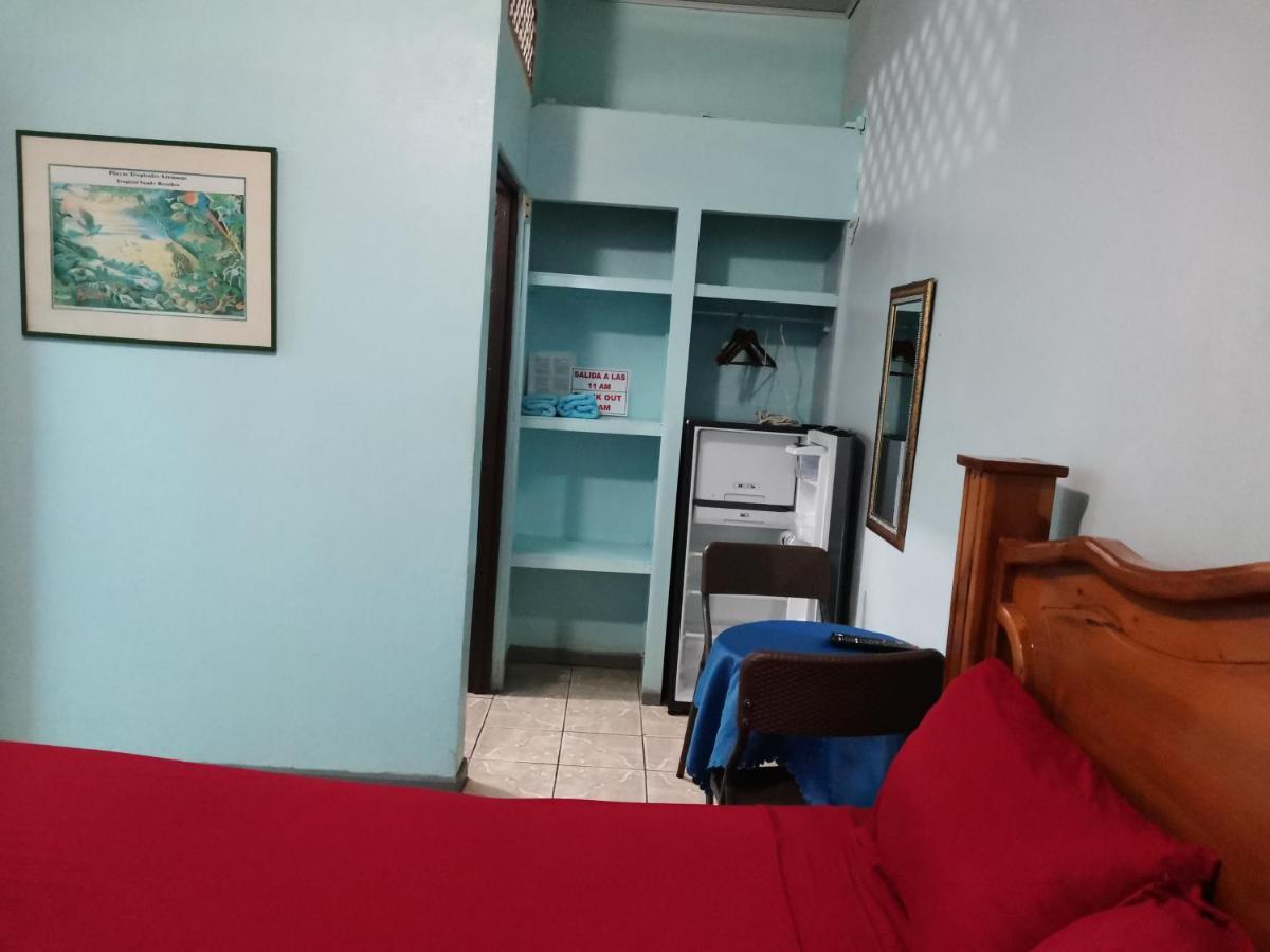 Cabinas Mitchaelle'S Puerto Viejo de Talamanca Buitenkant foto