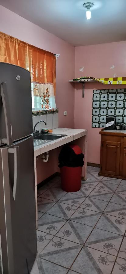 Cabinas Mitchaelle'S Puerto Viejo de Talamanca Buitenkant foto