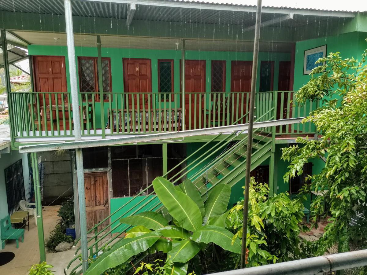 Cabinas Mitchaelle'S Puerto Viejo de Talamanca Buitenkant foto