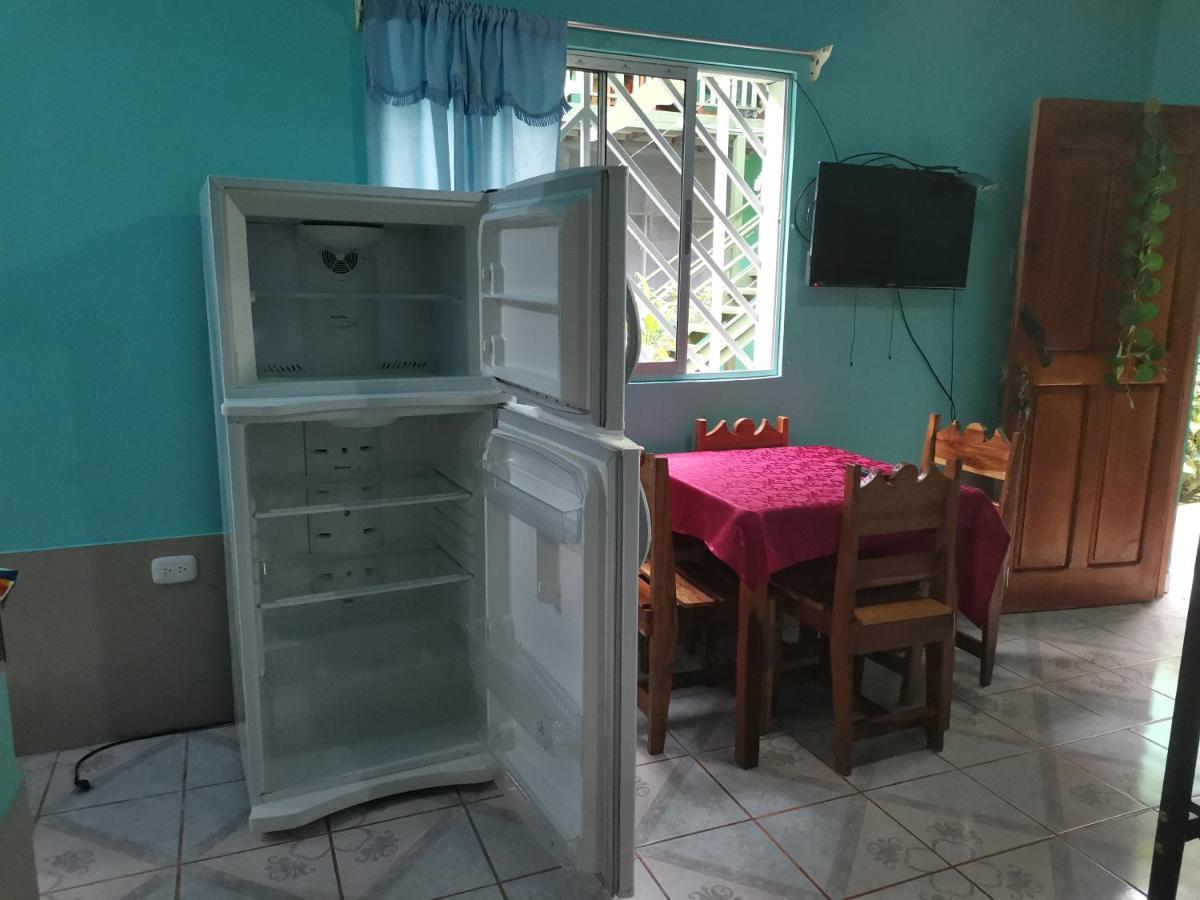 Cabinas Mitchaelle'S Puerto Viejo de Talamanca Buitenkant foto