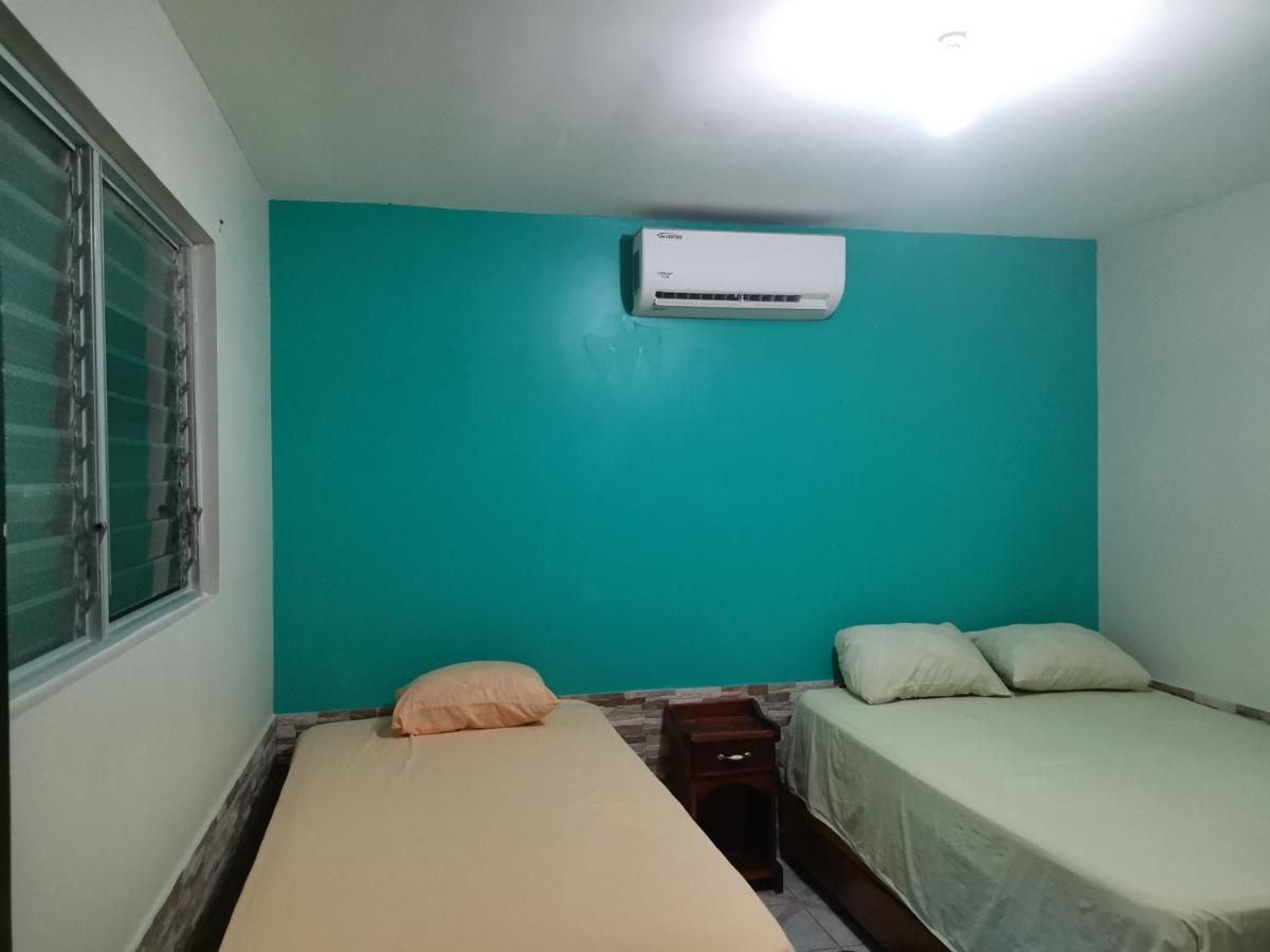 Cabinas Mitchaelle'S Puerto Viejo de Talamanca Buitenkant foto