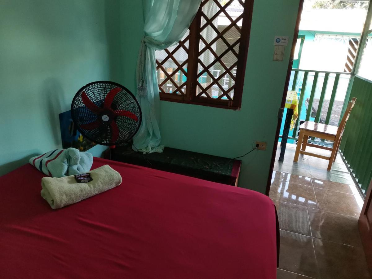 Cabinas Mitchaelle'S Puerto Viejo de Talamanca Buitenkant foto