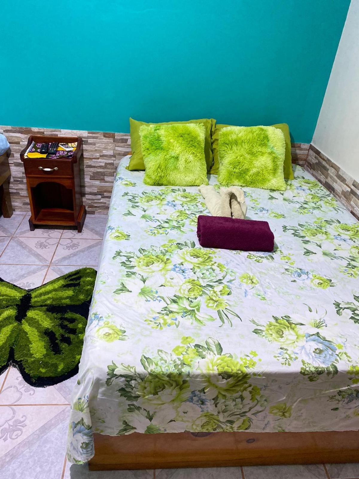 Cabinas Mitchaelle'S Puerto Viejo de Talamanca Buitenkant foto